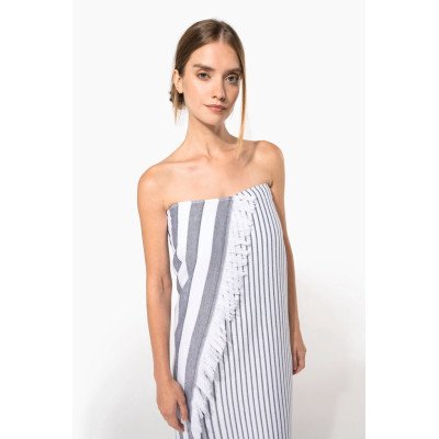 Fouta às riscas com franjas
