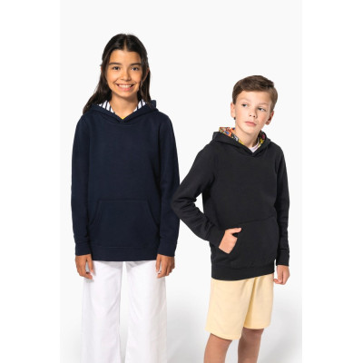 Sweatshirt com capuz em contraste estampado de criança