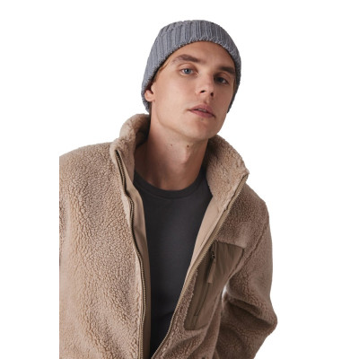 Gorro em malha dupla com dobra