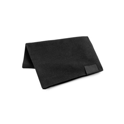 SERENITY. Cachecol em poliéster reciclado (100 rPET) com um detalhe costurado para personalização
